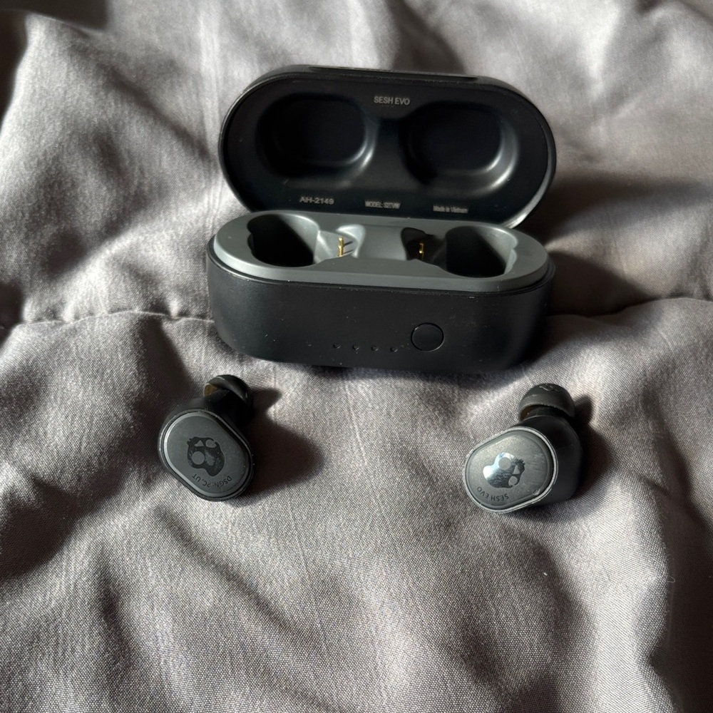 Skullcandy Black Wireless Earbuds with Charging Case